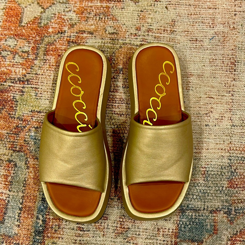 Cocci Tove Slip on size 6 gold